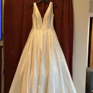 Beautiful Gown for Sweet 16, Prom, Wedding